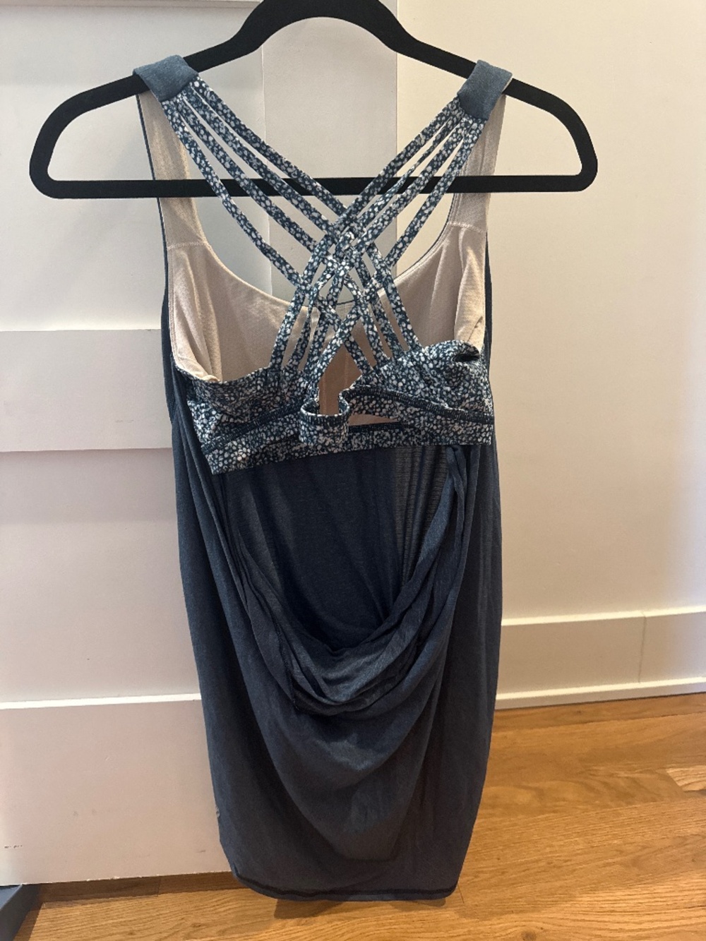 Lululemon free to be tank size 8